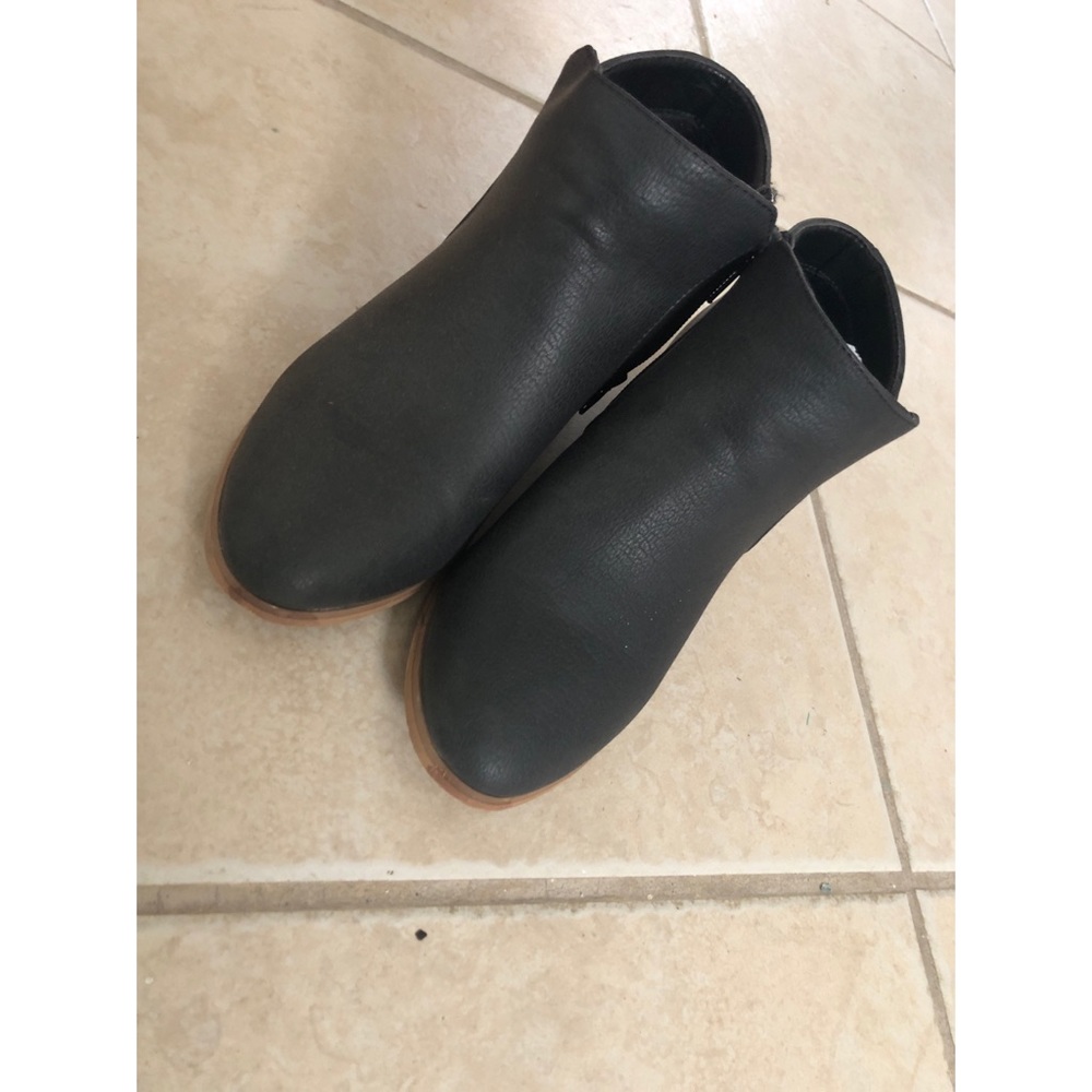 BLACK BOOTIES - Picture 2 of 2